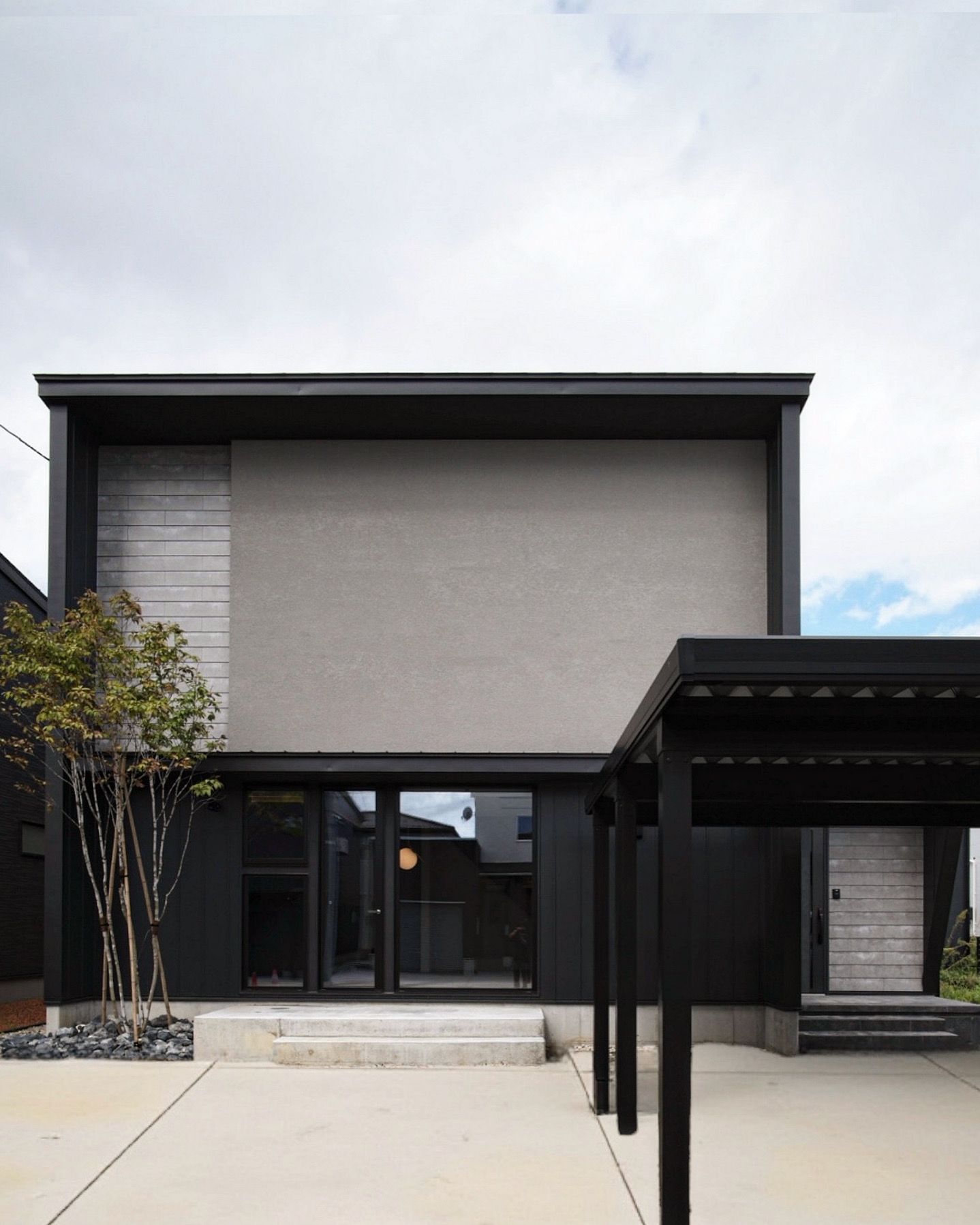 光と影の調和を感じる暮らし